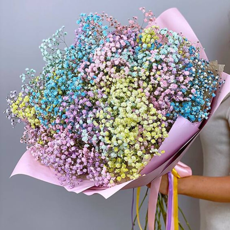 Букет цветов из радужной гипсофилы